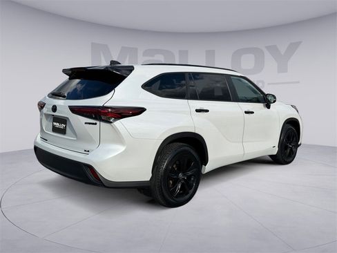 Certified 2024 Toyota Highlander XLE image 5