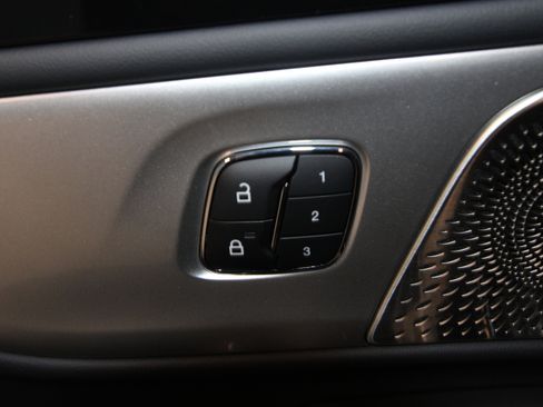 New 2026 Lincoln Nautilus Reserve image 8