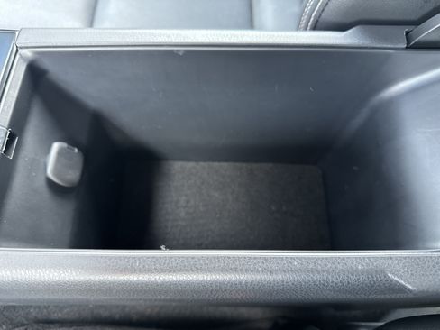Used 2025 Toyota Camry SE FWD image 16