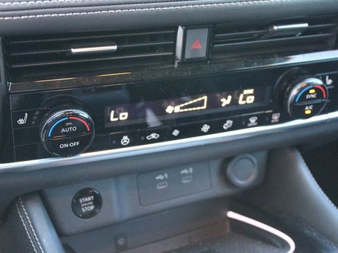 Used 2024 Nissan Rogue Platinum image 24