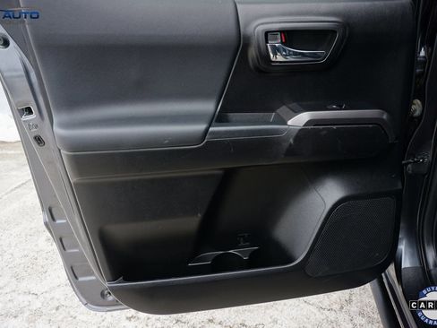 Used 2021 Toyota Tacoma TRD Off-Road w/ Technology Package image 17