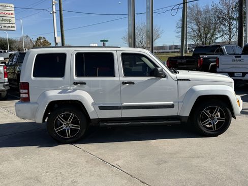 Used 2009 Jeep Liberty Sport image 3