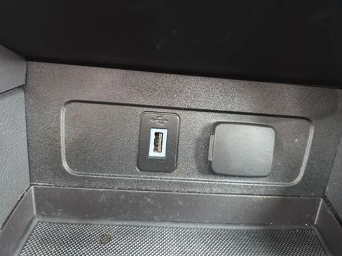 Used 2017 Ford Escape SE w/ Equipment Group 201A FWD image 32