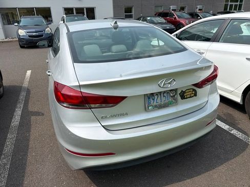 Used 2017 Hyundai Elantra SE w/ SE A/T Tech Package 03 FWD image 9