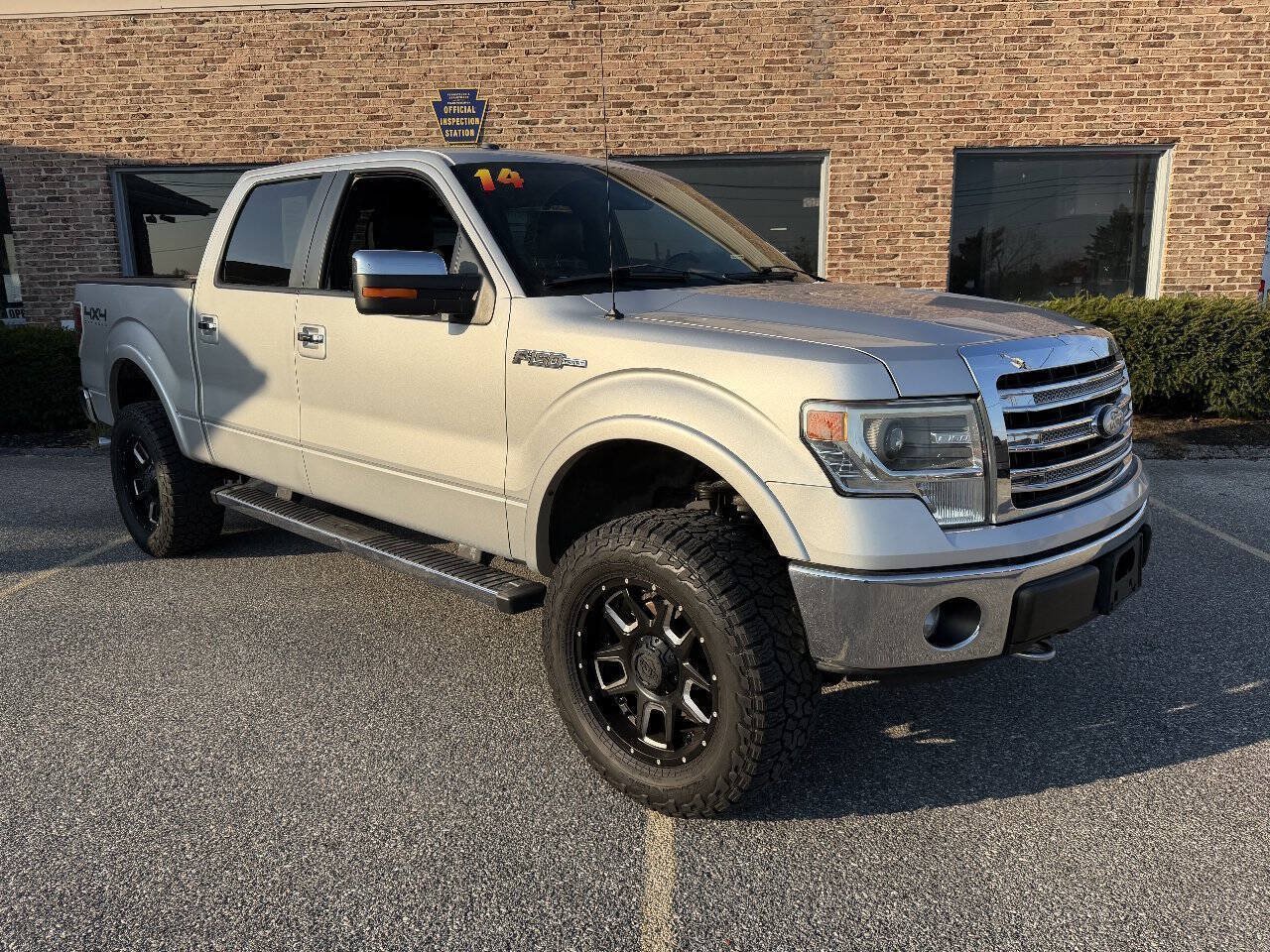 Used 2014 Ford F150 Lariat w/ Equipment Group 502A Luxury AWD/4WD image 1