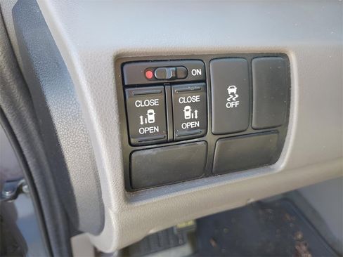 Used 2014 Honda Odyssey EX image 17