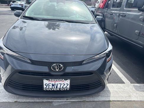 Used 2023 Toyota Corolla LE image 2