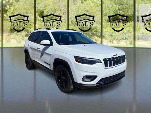 Used 2020 Jeep Cherokee Latitude Plus AWD/4WD image 3