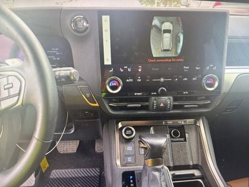 Used 2024 Lexus GX 550 AWD/4WD image 10