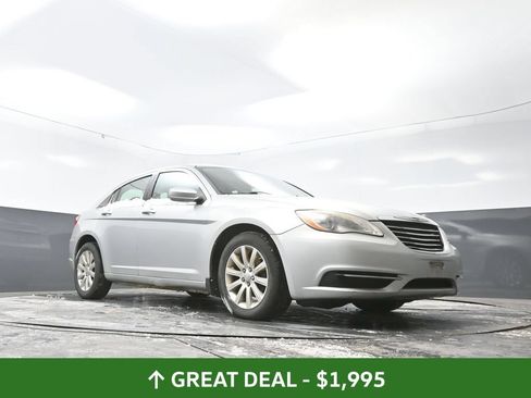 Used 2011 Chrysler 200 Touring FWD image 25