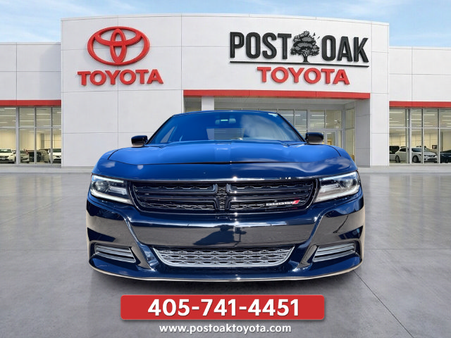 Used 2019 Dodge Charger SXT w/ Blacktop Package RWD image 11