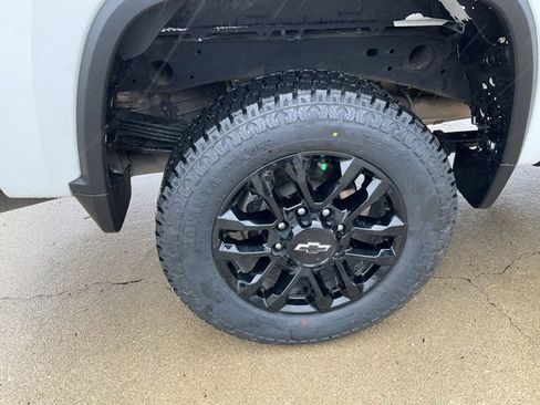 Used 2025 Chevrolet Silverado 2500 Custom w/ Custom Value Package AWD/4WD image 16