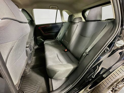 Used 2019 Toyota RAV4 LE w/ Carpet Mat Package AWD/4WD image 27