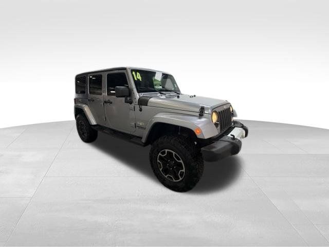 Used 2014 Jeep Wrangler Unlimited Sahara w/ Connectivity Group AWD/4WD image 5