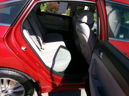 Used 2017 Hyundai Sonata SE w/ Cargo Package image 16