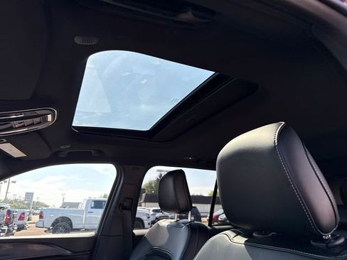 New 2025 Jeep Grand Cherokee Altitude image 4