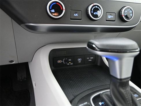 Used 2024 Hyundai Kona SE image 20