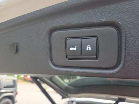 Used 2025 Nissan Pathfinder Platinum FWD image 15
