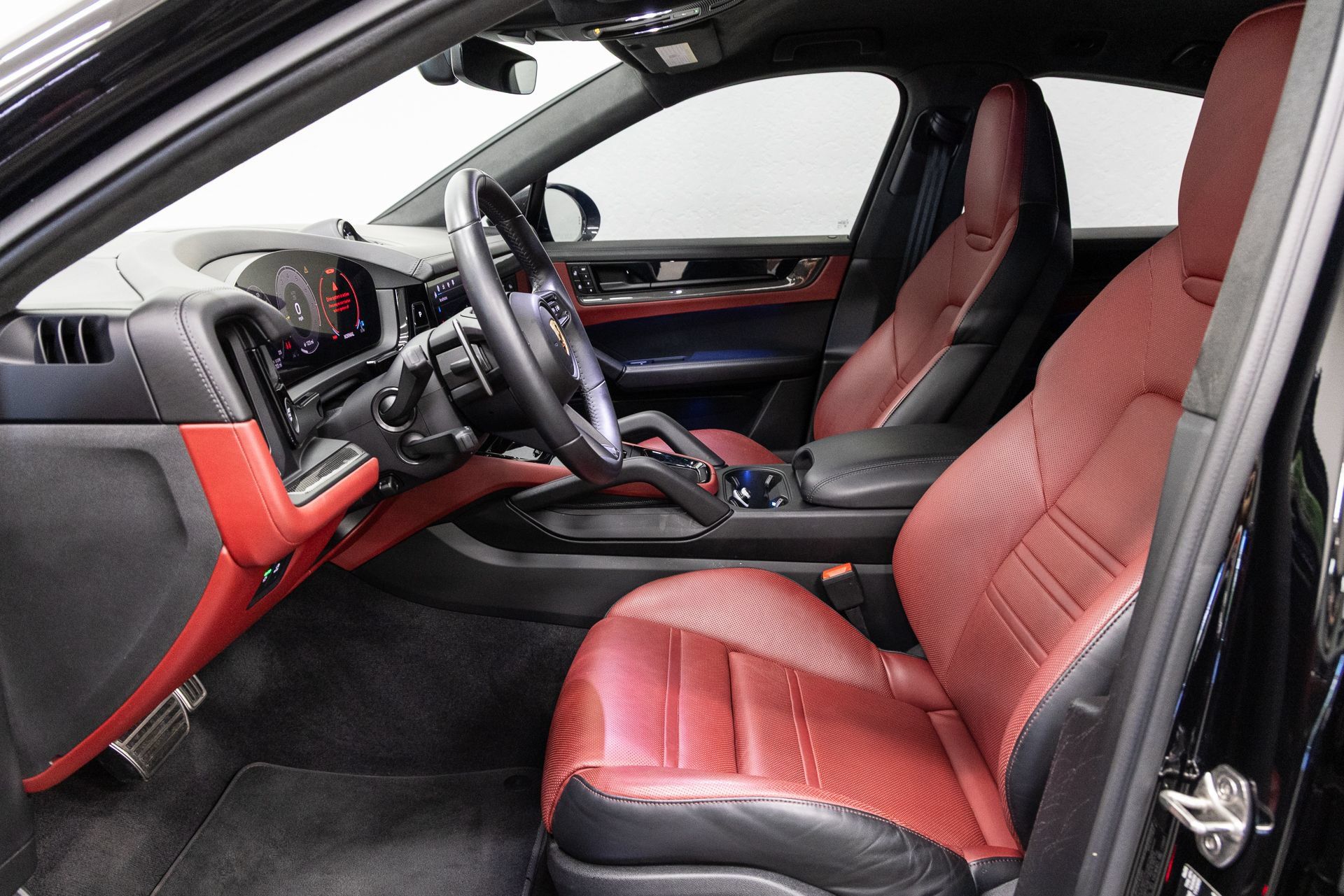 Used 2024 Porsche Cayenne Turbo GT AWD/4WD image 7