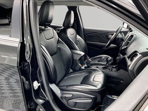 Used 2019 Jeep Cherokee Latitude Plus image 7