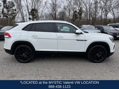 Certified 2025 Volkswagen Atlas Cross Sport SE w/ Black Wheel Package image 4