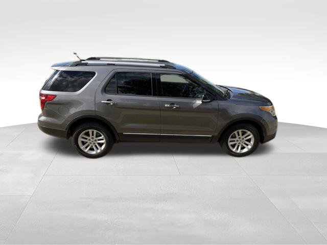 Used 2014 Ford Explorer XLT w/ Equipment Group 202A AWD/4WD image 2
