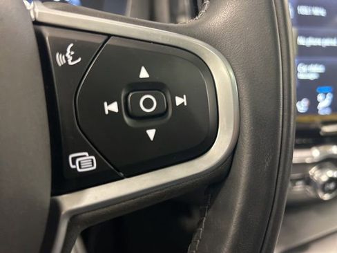 Used 2020 Volvo XC60 T6 Momentum image 25