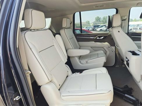 Used 2024 GMC Yukon XL Denali w/ Advanced Technology Package AWD/4WD image 15