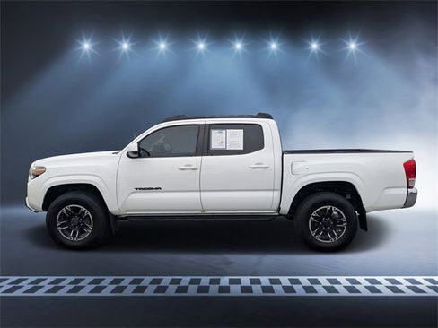 Used 2016 Toyota Tacoma SR5 image 6