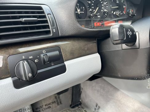 Used 2000 BMW 323i Sedan RWD image 10