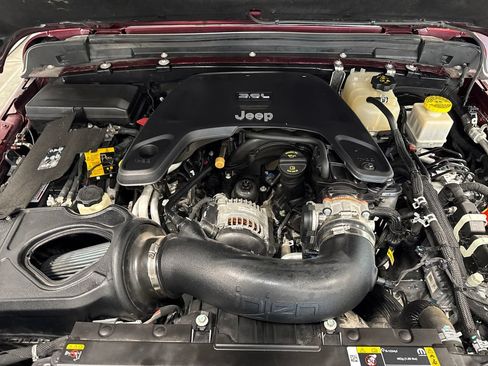 Used 2021 Jeep Gladiator Rubicon AWD/4WD image 18