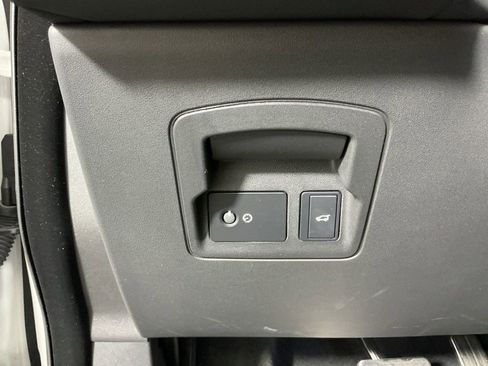 Used 2026 Land Rover Range Rover Velar Dynamic SE image 16