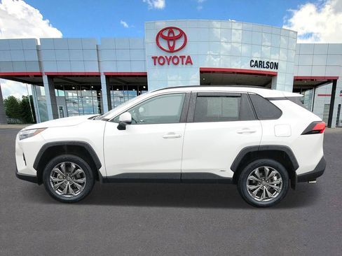 Certified 2022 Toyota RAV4 XLE Premium AWD/4WD image 7