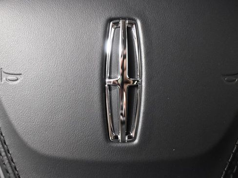 Certified 2025 Lincoln Aviator AWD image 37