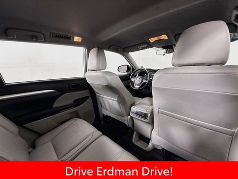 Certified 2018 Toyota Highlander Plus AWD/4WD image 29