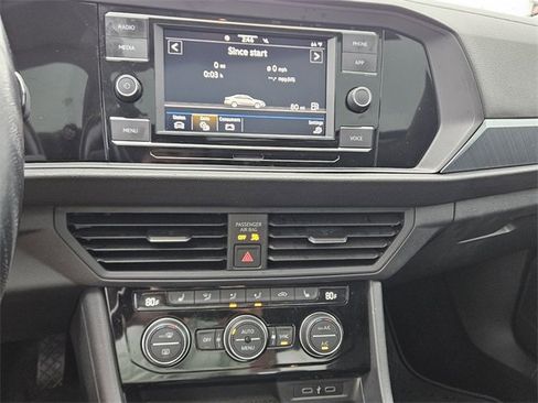 Used 2023 Volkswagen Jetta SE image 18