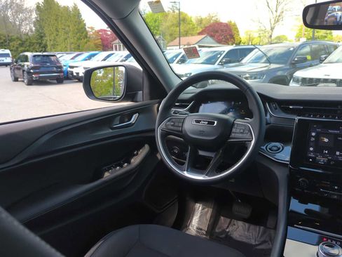 Used 2023 Jeep Grand Cherokee L Laredo AWD/4WD image 28