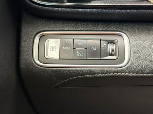 Used 2025 Buick Enclave Preferred AWD/4WD image 32