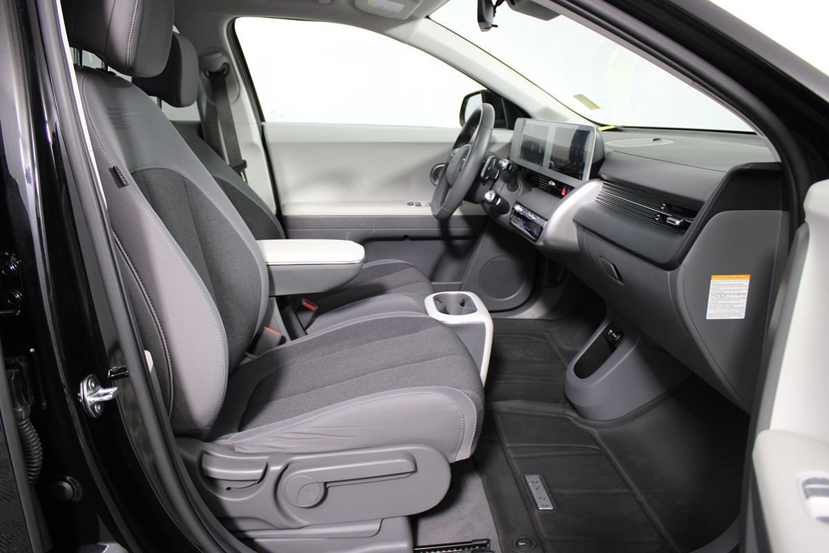 Used 2024 Hyundai Ioniq 5 SE RWD image 18