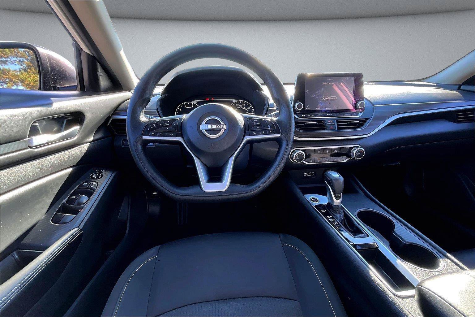 Used 2025 Nissan Altima 2.5 SV FWD image 9