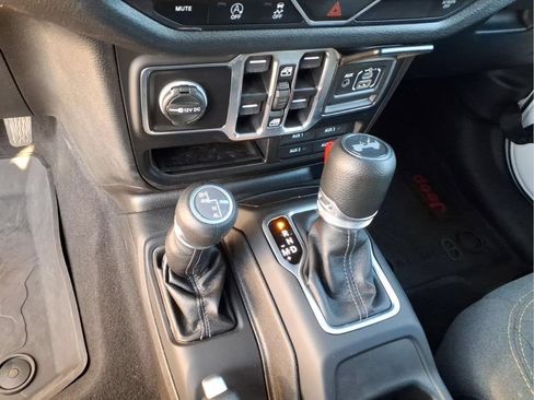 Certified 2025 Jeep Wrangler Unlimited Sport AWD/4WD image 28