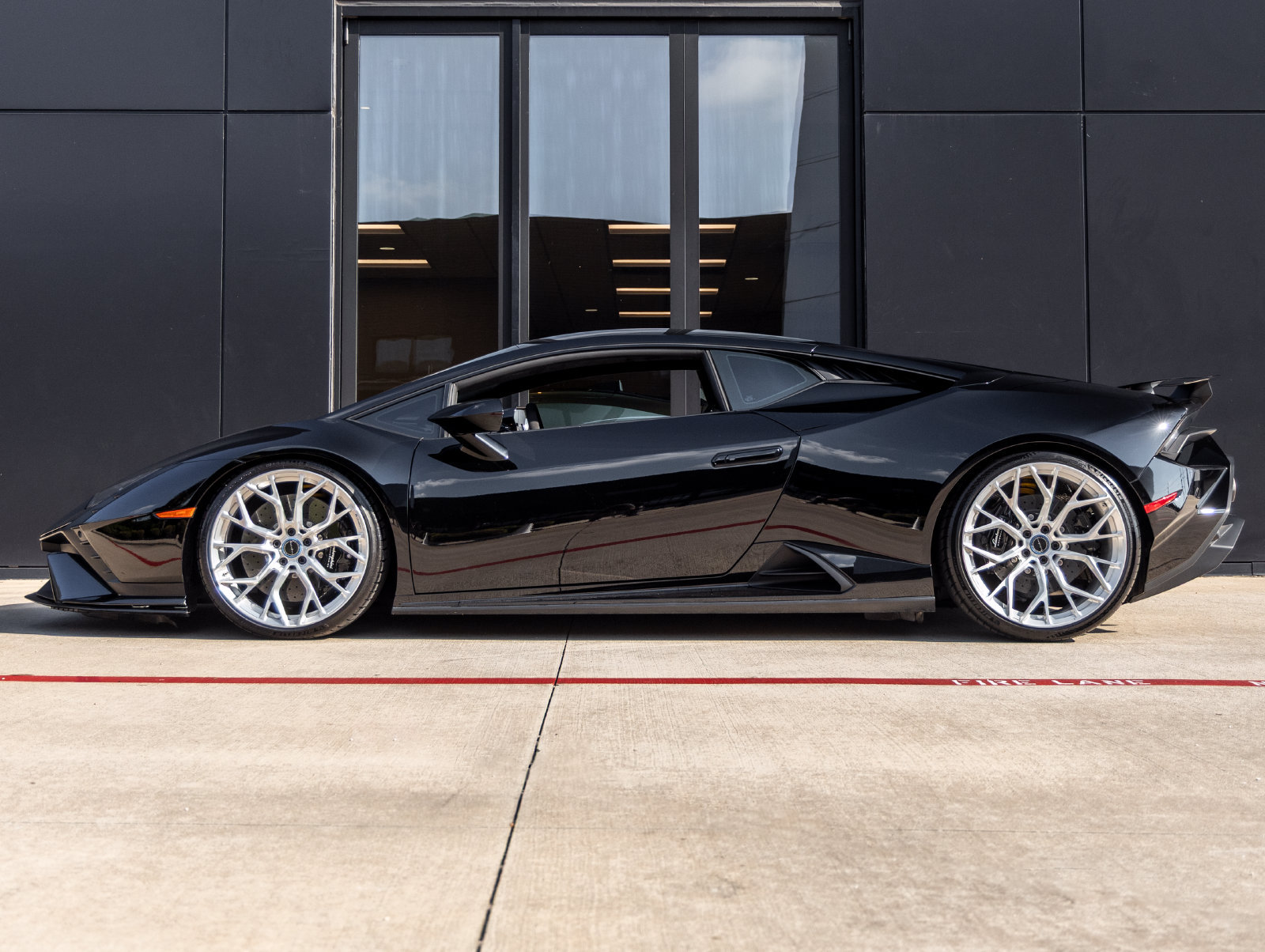 Used 2023 Lamborghini Huracan Tecnica RWD image 9