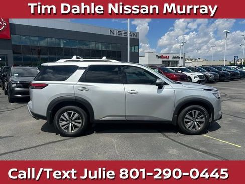 Used 2023 Nissan Pathfinder SL AWD/4WD image 13