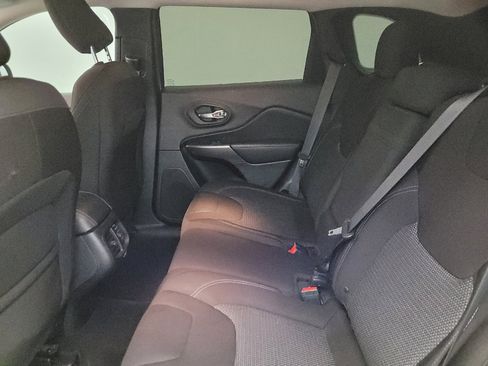 Used 2019 Jeep Cherokee Latitude w/ Popular Appearance Group FWD image 18