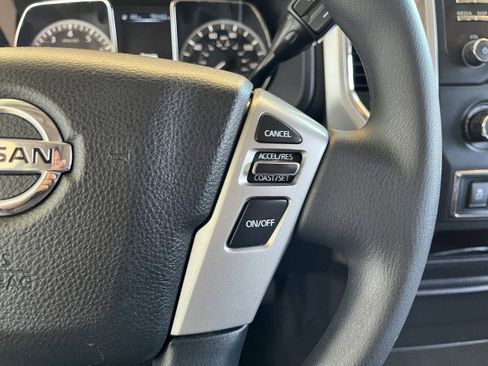 Used 2018 Nissan Titan SV image 26