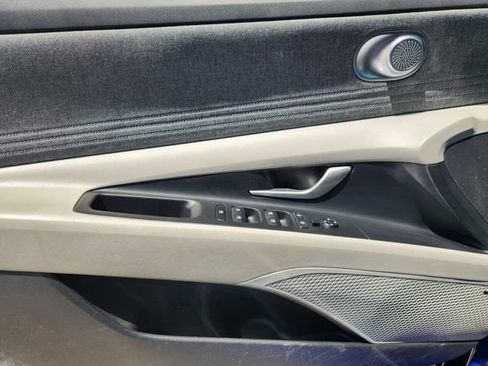 Used 2025 Hyundai Elantra Limited FWD image 20