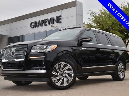 Used 2024 Lincoln Navigator L 4WD image 2