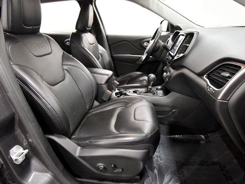 Used 2019 Jeep Cherokee Limited AWD/4WD image 17