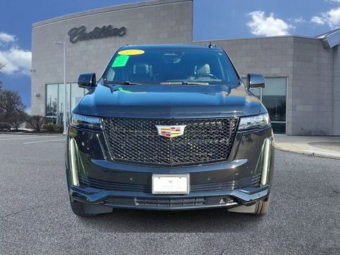 Used 2022 Cadillac Escalade ESV Sport Platinum image 2