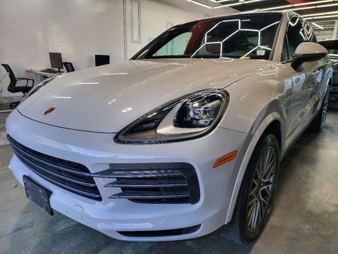 Used 2023 Porsche Cayenne Platinum Edition image 2